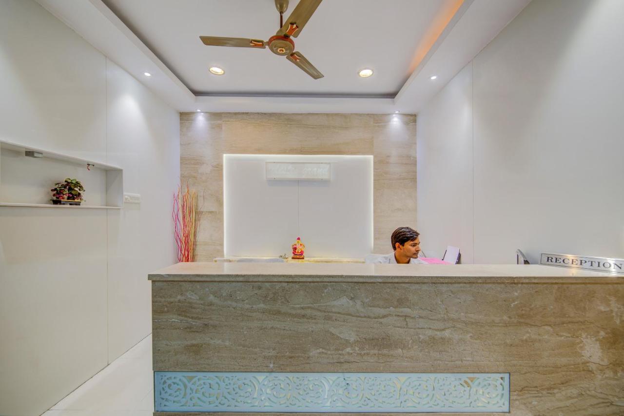 Oyo 18431 Hotel Celestee Grand Hyderabad Exterior foto