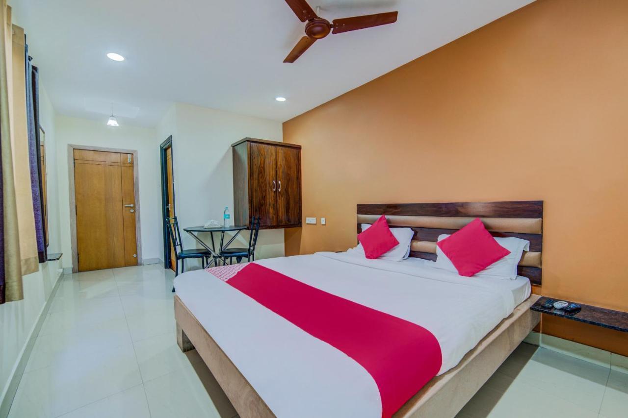 Oyo 18431 Hotel Celestee Grand Hyderabad Exterior foto