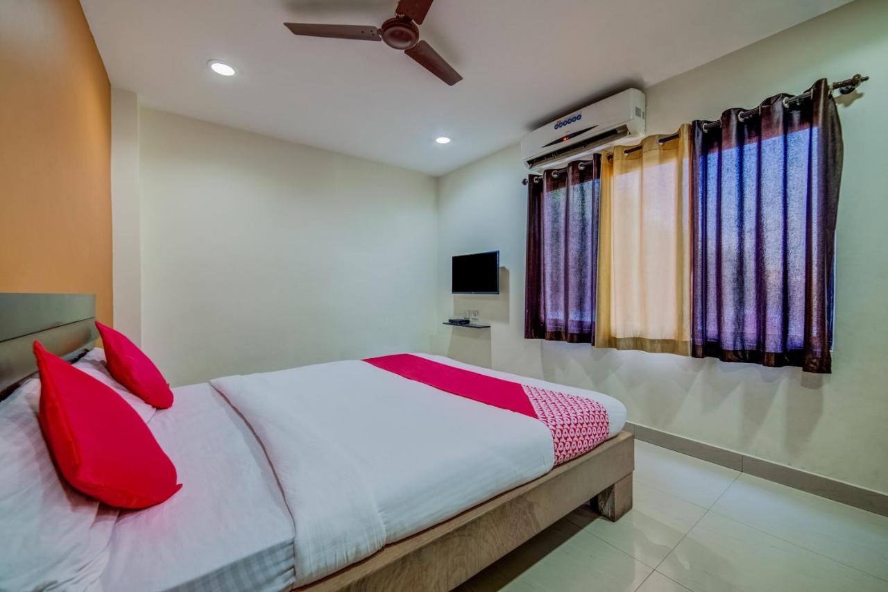 Oyo 18431 Hotel Celestee Grand Hyderabad Exterior foto