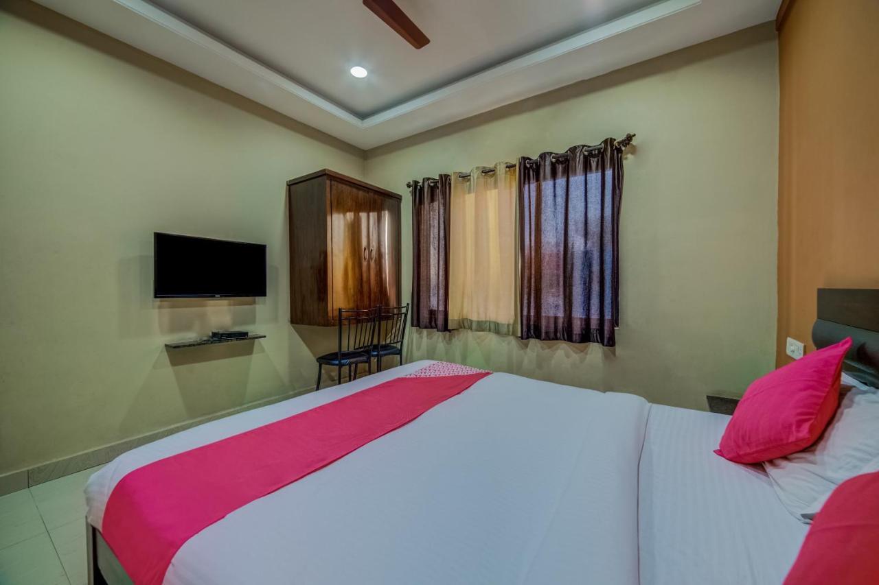 Oyo 18431 Hotel Celestee Grand Hyderabad Exterior foto
