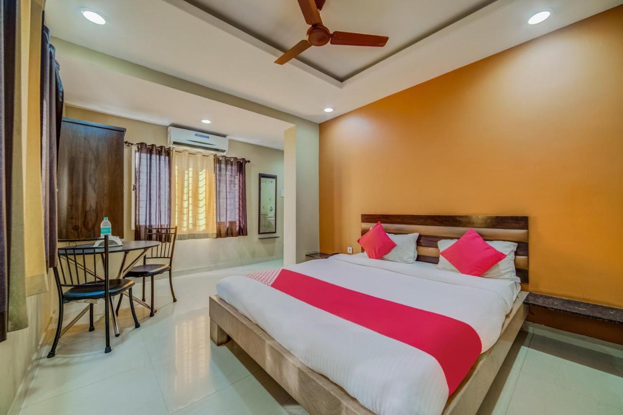 Oyo 18431 Hotel Celestee Grand Hyderabad Exterior foto